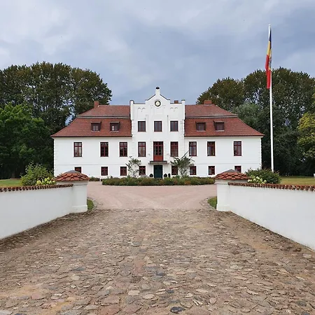 Apartman In Mit Garten, Cleaning Included Gerdshagen